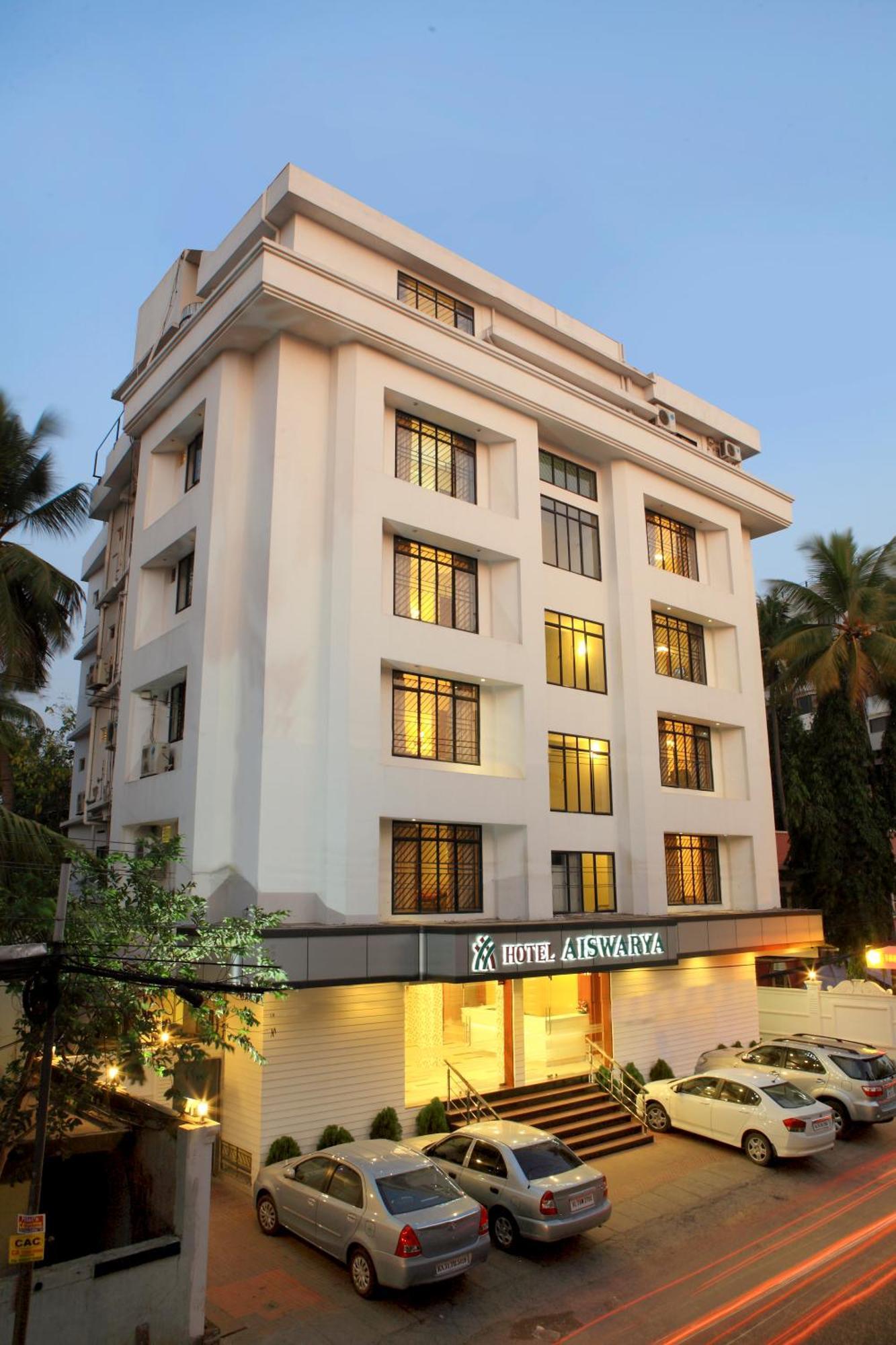 Hotel Aiswarya Коччи Экстерьер фото