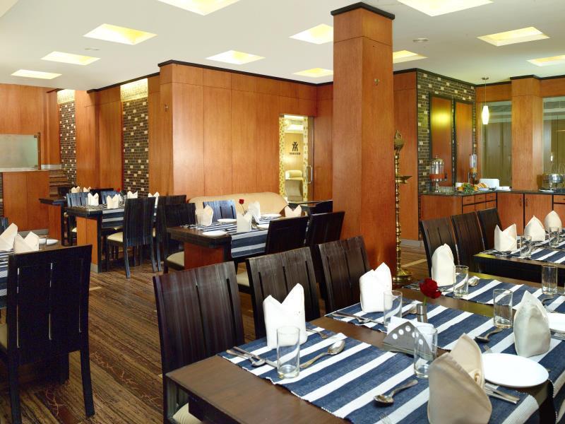 Hotel Aiswarya Коччи Экстерьер фото