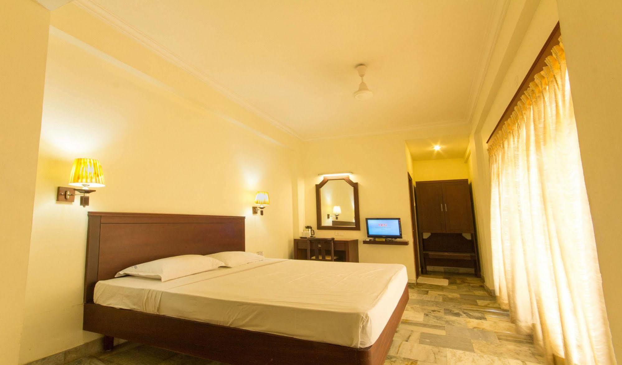 Hotel Aiswarya Коччи Экстерьер фото